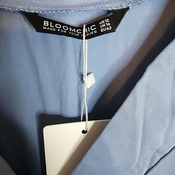 BloomChic V-Neck Blue Lightweight Tiered Dress, NWT, Large - Picture 4 of 6